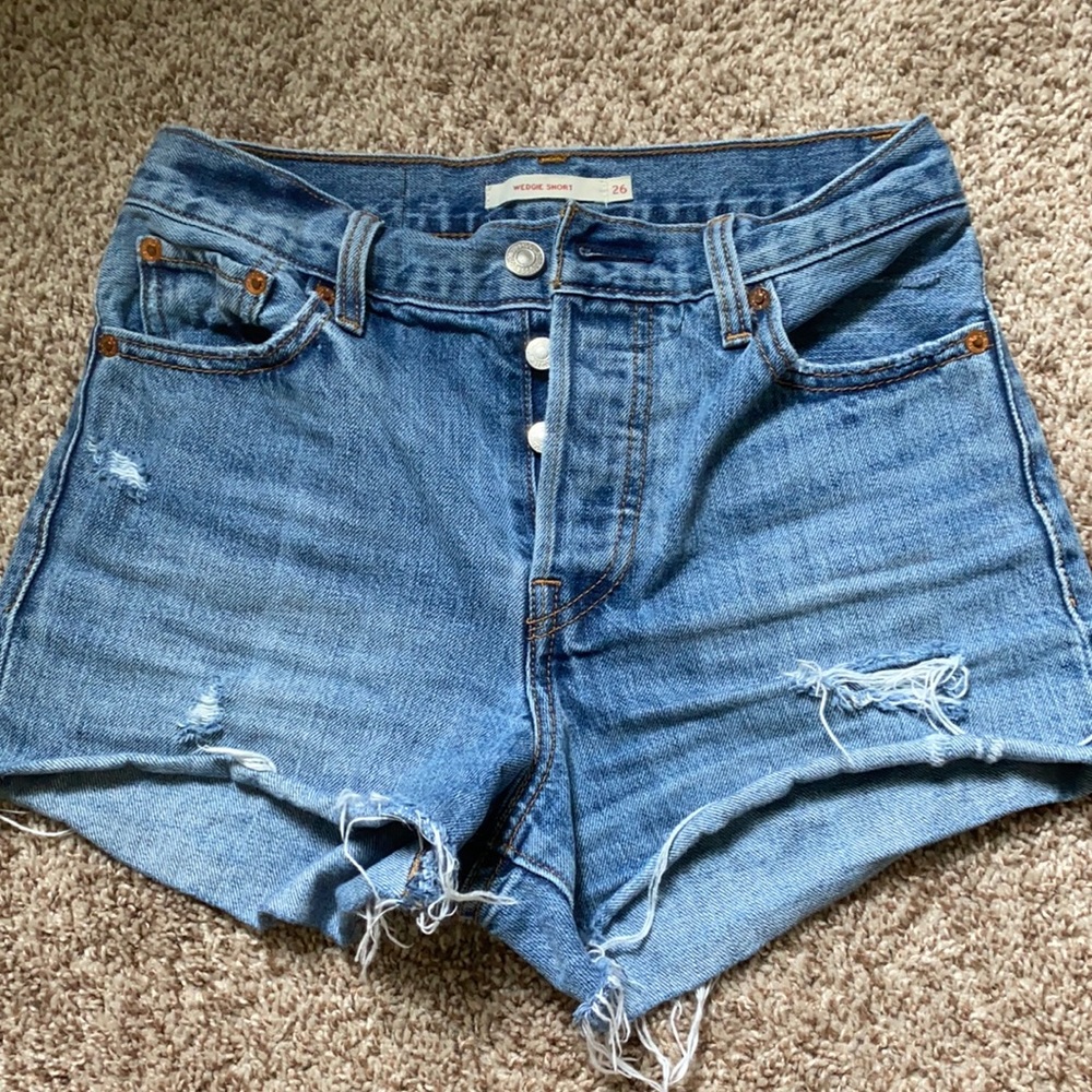 LEVI’s Wedgie jean shorts